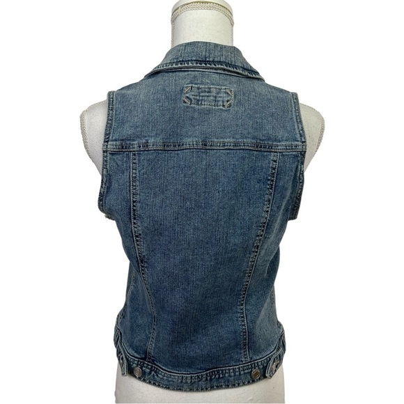 Maurices Women’s Blue Jean Vest Sz Medium Sleeveless Pockets Button Front - Picture 3 of 9